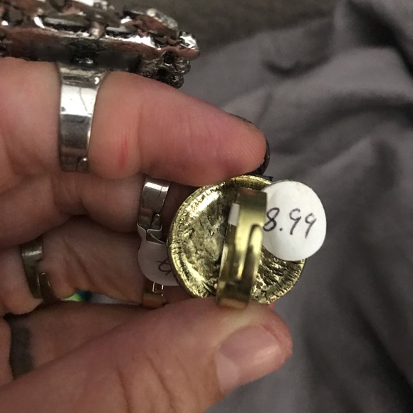 NWT 5 adjustable costume rings - Picture 3 of 4